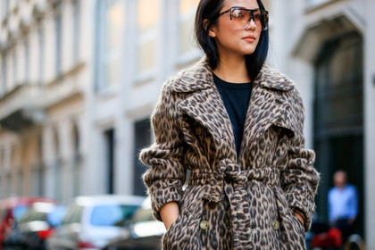 animal print, black top, brown coat, graphic jacket, leopard, printed jacket, sunglasses, trench coat, yoyo cao, fashion week, frenchystyle, FW, jonathan paciullo, street style, MFW, MILAN, SPRING SUMMER 2019, SS 19, atmosphere details, horizontal, detail