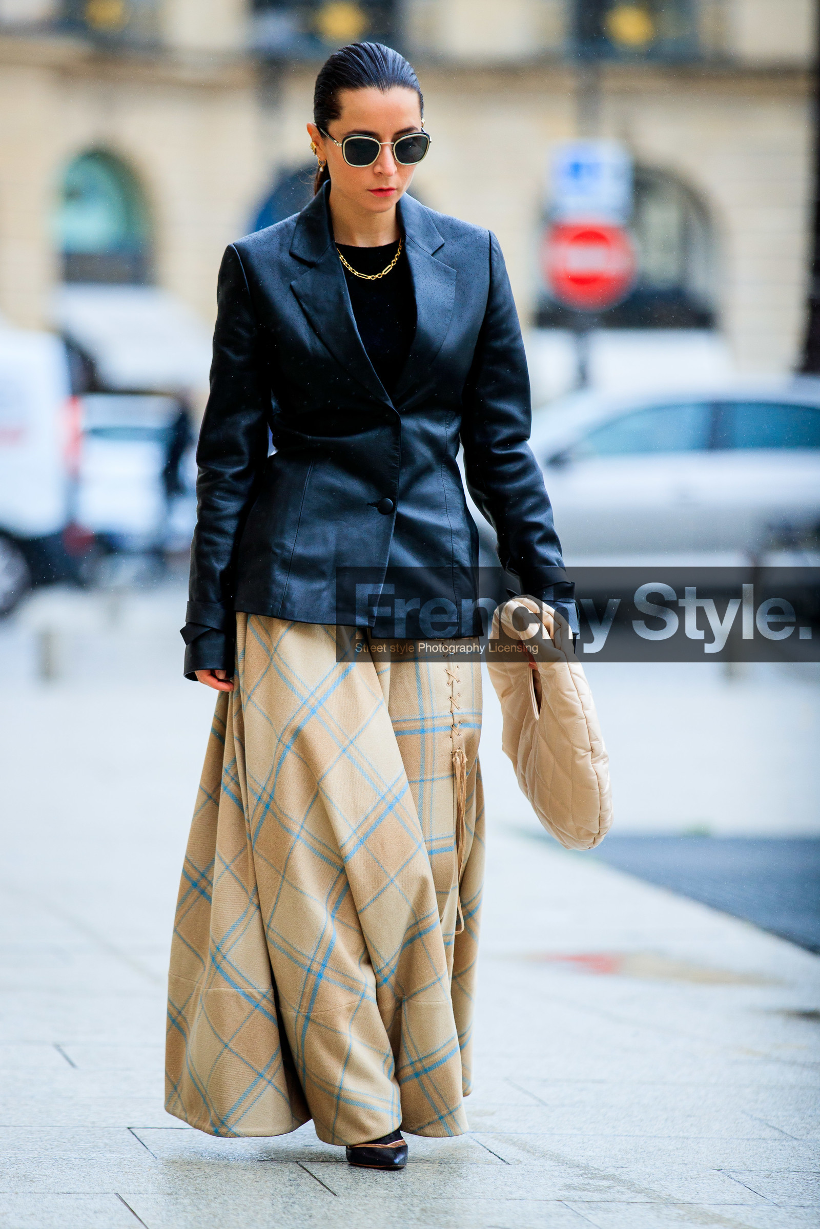 julia comil, black leather jacket, white leather bag, light beige leather bag, round shape bag, quilted bag, beige skirt, long skirt, checked skirt, plaid skirt, light blue skirt, metalic frame sunglasses, fashion week, frenchystyle, FW, jonathan paciullo, street style, PFW, PARIS, SPRING SUMMER 2021, SS 21, vertical, full length