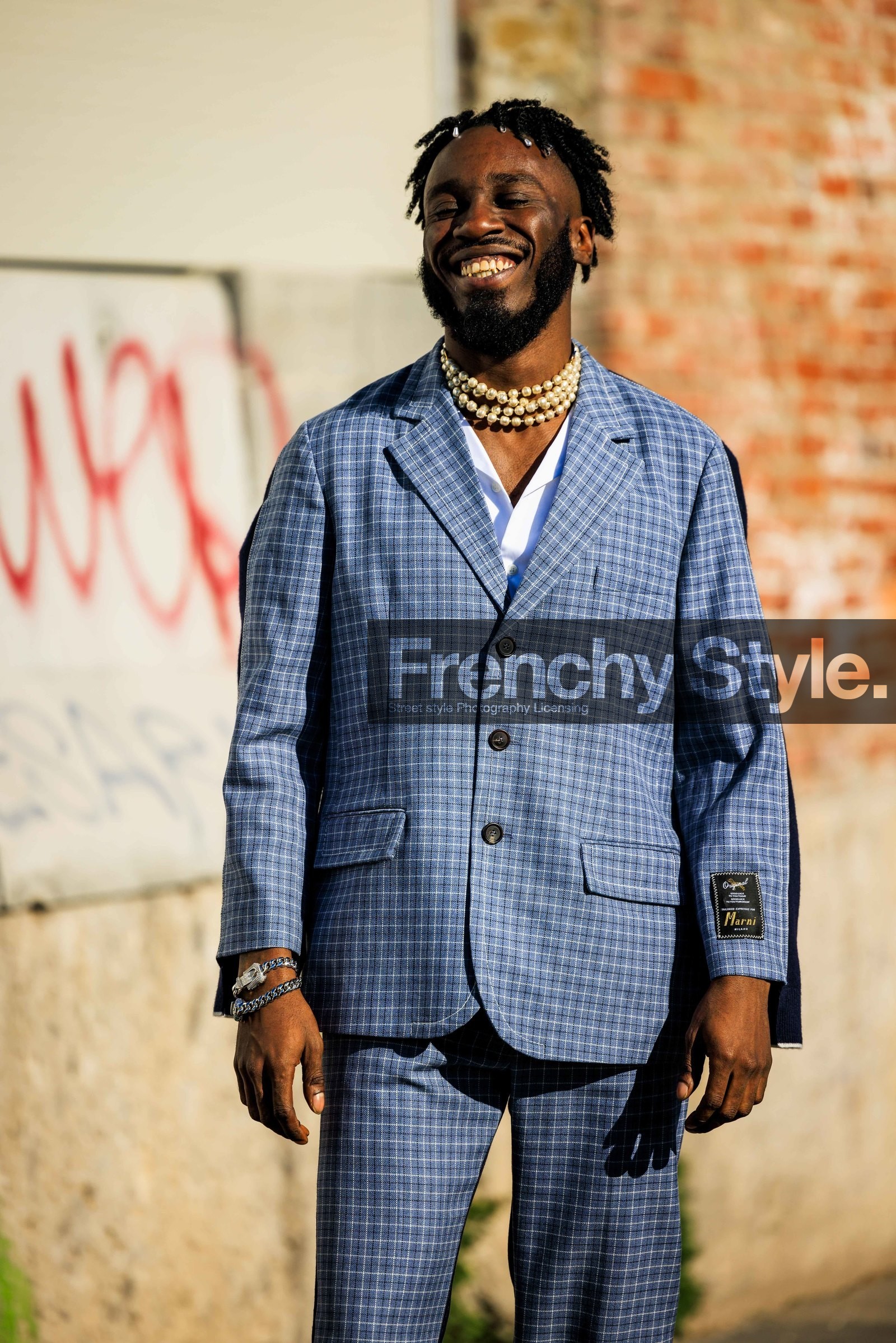 plaid suit, blue suit, golden pearls necklace, white shirt, bracelet, dreadlocks, fashion week, frenchystyle, FW, jonathan paciullo, street style, vertical, atmosphere details, detail