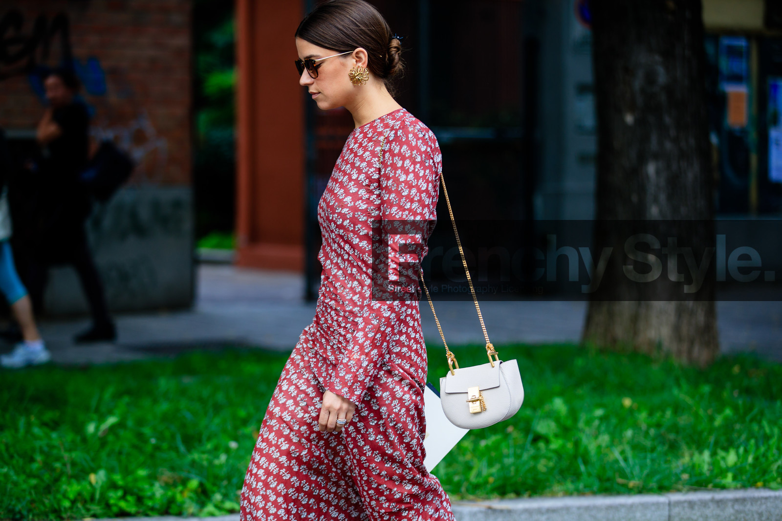 atmosphere details, chloe, detail, fashion week, frenchystyle, FW, horizontal, jonathan paciullo, leather bag, Maria Dueñas Jacobs, MFW, MILAN, printed dress, red dress, SPRING SUMMER 2017, SS 17, street style, sunglasses, white bag