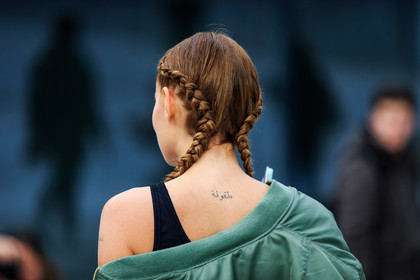 atmosphere details, AUTUMN WINTER 2016-2017, AW 16-17, black tank top, bomber jacket, braids, detail, FALL WINTER 2016-2017, fashion week, frenchystyle, FW, FW 16-17, green jacket, horizontal, jonathan paciullo, kaki jacket, LFW, LONDON, MENSWEAR, street style, tattoos