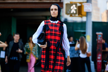 black bag, black scarf, chanel handbag, checked, graphic dress, headscarf, leather bag, plaid, printed dress, red dress, tartan, white shirt, fashion week, frenchystyle, FW, jonathan paciullo, street style, NYFW, NEW YORK, SPRING SUMMER 2019, SS 19, atmosphere details, horizontal, detail