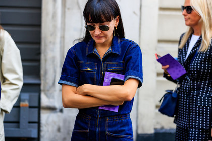 blue denim, denim jumpsuit, sunglasses, fashion week, frenchystyle, FW, jonathan paciullo, street style, LFW, LONDON, SPRING SUMMER 2019, SS 19, atmosphere details, horizontal, detail