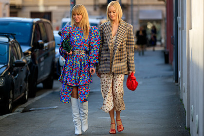 jeanette madsen, floral printed dress, long sleeves dress, balloon sleeves, mid long dress, ruffle dress, belted dress, silvered belt, metalic belt, green leather clutch, white leather boots, high boots, blue dress, pink dress, multicolor dress, marni dress, thora valdimars, checked jacket, beige jacket, brown jacket, light beige dress, white dress, pleated dress, low necked dress, fruits printed dress, long dress, red leather bag, red leather sandals, bottega veneta bag, plaited bag, multi straps sandals, fashion week, frenchystyle, FW, jonathan paciullo, street style, MFW, MILAN, AUTUMN WINTER 2020-2021, FALL WINTER 2020-2021, FW 20-21, horizontal, atmosphere details, full length