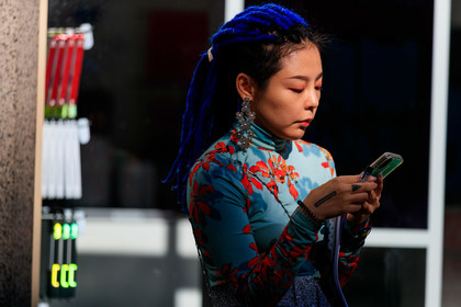 blue hair, blue top, braids, dyed hair, earrings, floral, flowers, iphone, tattoos, fashion week, frenchystyle, FW, jonathan paciullo, street style, NEW YORK, NYFW, SPRING SUMMER 2020, SS 20, horizontal, atmosphere details, detail