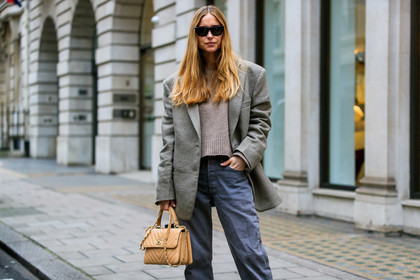 beige bag, blazer, brown sweater, chanel handbag, grey jacket, grey pants, leather bag, pernille teisbaek, sunglasses, trousers, street style, jonathan paciullo, FW, frenchystyle, fashion week, LFW, LONDON, AUTUMN WINTER 2019-2020, AW 19-20, FW 19-20, FALL WINTER 2019-2020, horizontal, atmosphere details, detail