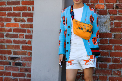 atmosphere details, beret, black hat, blue cardigan, detail, embroidered sweater, fanny pack, fashion week, floral, flowers, frenchystyle, FW, graphic bag, gucci, horizontal, jonathan paciullo, leather bag, MFW, MILAN, orange bag, printed bag, printed shorts, printed sweater, SPRING SUMMER 2018, SS 18, street style, sunglasses, white shorts, white t shirt