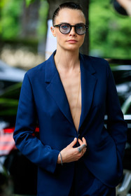 hair details, haircut, plaited hair, ponytail, ponytail, make up, make up details, nude make up, scale sunglasses, round shape sunglasses, blue jacket, navy blue jacket, low necked jacket, cara delevingne, fashion week, frenchystyle, FW, jonathan paciullo, street style, PFW, PARIS, AUTUMN WINTER 2021-2022, FALL WINTER 2021-2022, FW 21-22, vertical, atmosphere details, detail, model