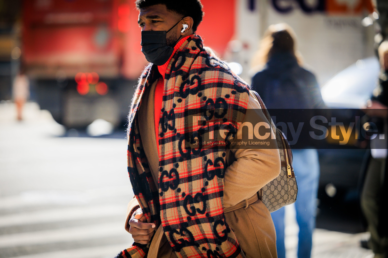 printed gucci logo scarf, gucci monogram backpack, plaid blue red scarf, beige look, fashion week, frenchystyle, FW, jonathan paciullo, street style, NYFW, NEW YORK, AUTUMN WINTER 2022-2023, FALL WINTER 2022_2023, FW 22-23, atmosphere details, horizontal
