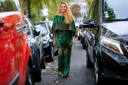 helena bordon, sequins pants, sequins top, striped pants, striped top, short sleeves top, green top, green pants, yellow pants, yellow top, neon green earrings, pink earrings, dangling earrings, PARIS, PFW, SPRING SUMMER 2020, SS 20, fashion week, frenchystyle, FW, jonathan paciullo, street style, horizontal, atmosphere details, full length