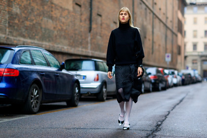black and white shoes, black bag, black shoes, black skirt, black sweater, high heels, leather bag, leather shoes, prada, tights, fashion week, frenchystyle, FW, jonathan paciullo, street style, MFW, MILAN, AUTUMN WINTER 2018-2019, FALL WINTER 2018-2019, FW 18-19, horizontal, atmosphere details, full length, linda tol