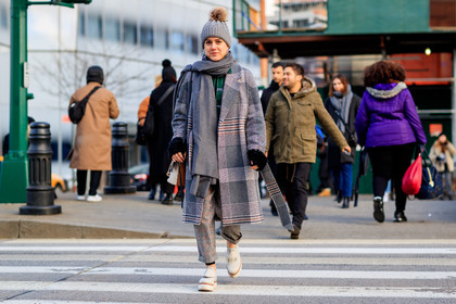 checked, checked coat, checked pants, graphic jacket, graphic pants, grey beanie, grey coat, grey scarf, leather shoes, plaid, printed jacket, printed pants, tartan, trousers, white shoes, street style, jonathan paciullo, FW, frenchystyle, fashion week, NYFW, NEW YORK, AUTUMN WINTER 2018-2019, AW 18-19, FALL WINTER 2018-2019, FW 18-19, atmosphere details, horizontal, full length