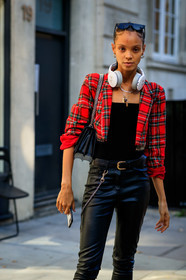 model, sunglasses, black sunglasses, multi necklace, silver necklace, red tartan jacket, cropped jacket, plaid jacket, checked jacket, leather pants, black pants, motorola headphones, multi earrings, earring cuff, golden earrings, black top, fashion week, frenchystyle, FW, jonathan paciullo, street style, vertical, detail, atmosphere details