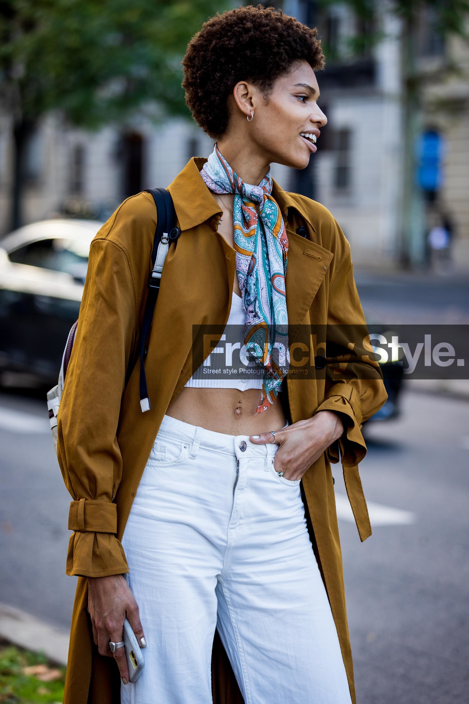 brown trench, camel trench, crop top, denim, flare pants, floral print, floral scarf, flower print, jean, printed scarf, scarf, trench, white crop top, white denim, white jean, fashion week, frenchystyle, FW, jonathan paciullo, street style, PFW, PARIS, SPRING SUMMER 2022, SS 22, vertical, atmosphere details, model