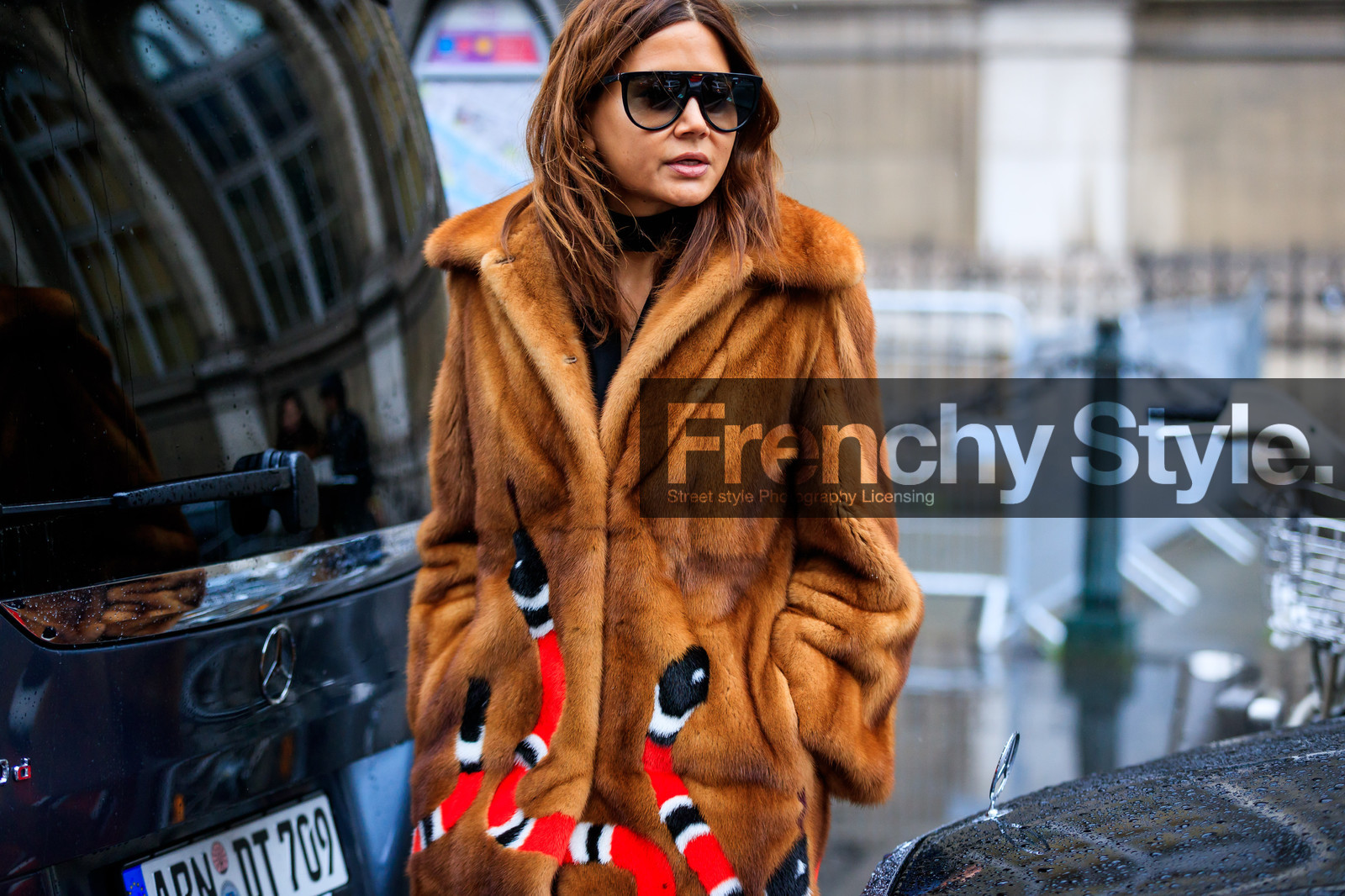 atmosphere details, AUTUMN WINTER 2017-2018, AW 17-18, brown coat, brown fur, Christine Centenera, detail, FALL WINTER 2017-2018, fashion week, frenchystyle, Fur coat, FW, FW 17-18, gucci, horizontal, jonathan paciullo, PARIS, PFW, printed coat, street style, sunglasses