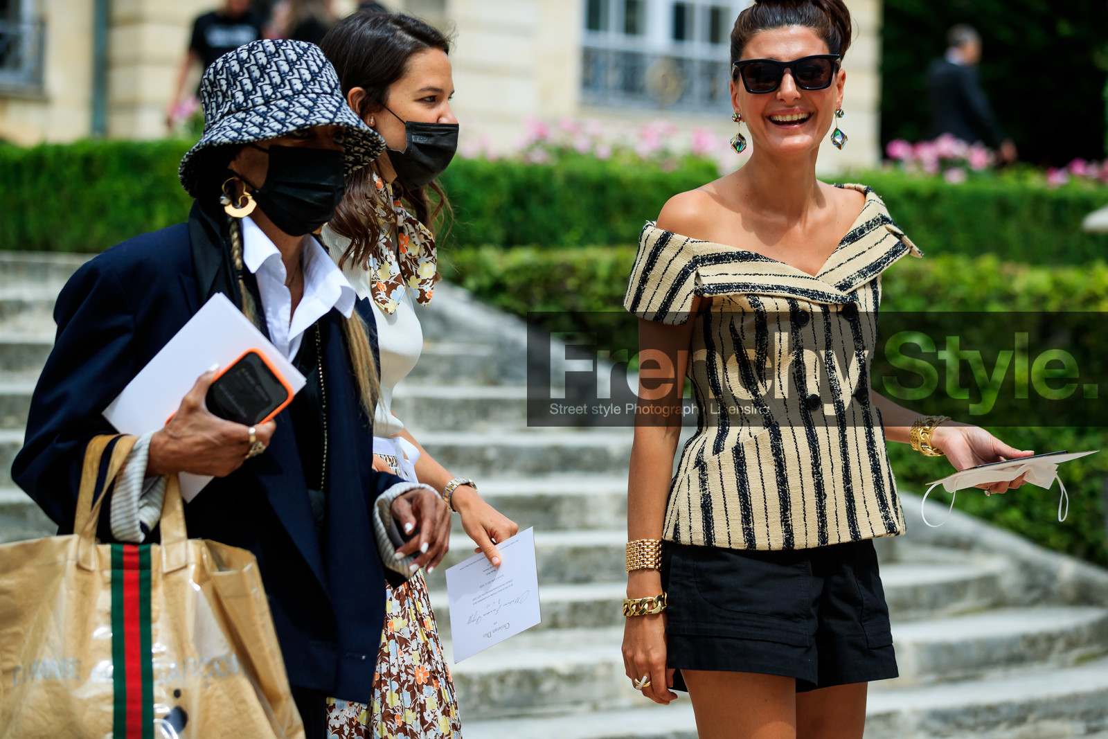 half soulder top, striped top, beige top, black top, sleeveless top, black shorts, mini shorts, dangling earrings, strassed earrings, diamond earrings, dior top, golden bracelet, big chain bracelet, big bracelet, big bangle, giovanna battaglia, fashion week, frenchystyle, FW, jonathan paciullo, street style, PFW, PARIS, AUTUMN WINTER 2021-2022, FALL WINTER 2021-2022, FW 21-22, atmosphere details, horizontal, detail