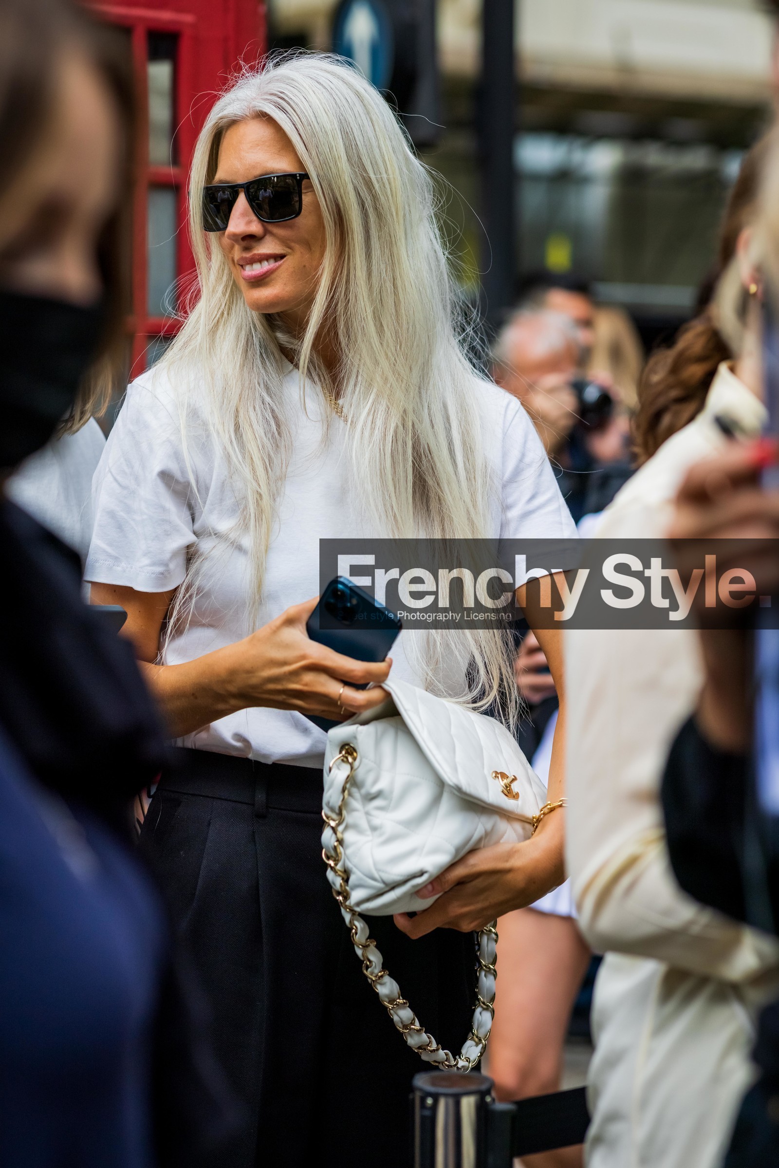 Sarah Harris, chanel, chanel bag, sunglasses, white, shirt, fashion week, frenchystyle, FW, jonathan paciullo, street style, SS 22, SPRING SUMMER 2022, LFW, LONDON, vertical, atmosphere details, detail