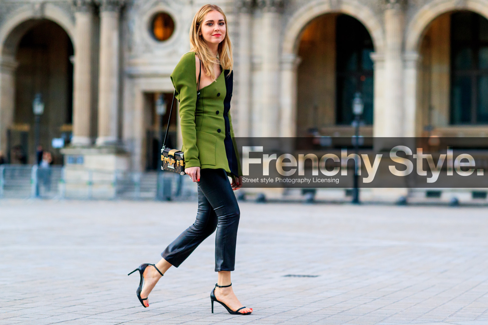 atmosphere details, AUTUMN WINTER 2017-2018, AW 17-18, black bag, black pants, black shoes, brown bag, chiara ferragni, FALL WINTER 2017-2018, fashion week, frenchystyle, full length, FW, FW 17-18, graphic bag, graphic jacket, green jacket, high heels, horizontal, jonathan paciullo, leather bag, leather pants, leather shoes, louis vuitton, monogram, PARIS, PFW, printed bag, street style, trousers