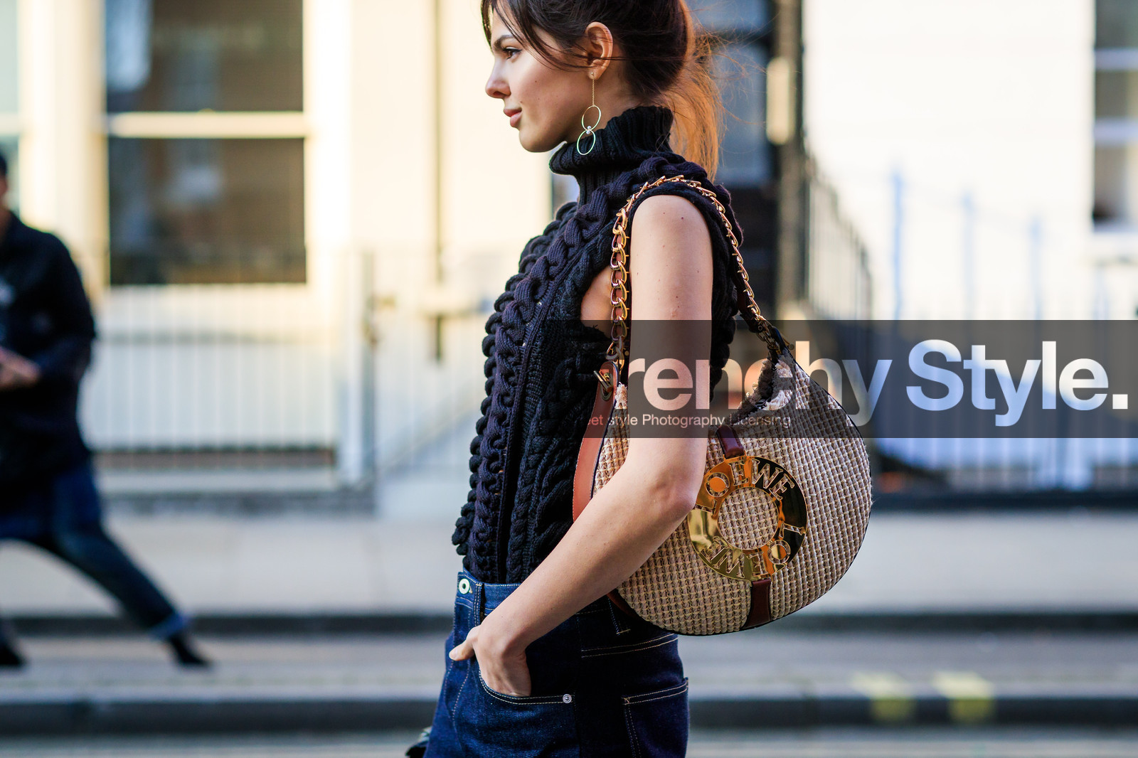 atmosphere details, AUTUMN WINTER 2017-2018, AW 17-18, black knit, black top, blue denim, denim pants, detail, Doina Ciobanu, FALL WINTER 2017-2018, fashion week, frenchystyle, FW, FW 17-18, golden details, horizontal, jeans, jonathan paciullo, leather bag, LFW, loewe, LONDON, street style, trousers