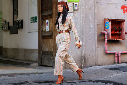 brown scarf, suede scarf, hair scarf, brown leather belt, camel leather boots, high heels boots, white jumpsuit, floral printed jumpsuits, button jumpsuits, long sleeves jumpsuit, pink jumpsuit, green jumpsuit, belted jumpsuit, etro belt, etro jumpsuits, fashion week, frenchystyle, FW, jonathan paciullo, street style, MFW, MILAN, AUTUMN WINTER 2020-2021, FALL WINTER 2020-2021, FW 20-21, horizontal, atmosphere details, full length