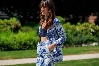 blazer, blue jacket, blue pants, blue suit, blue top, crop top, graphic jacket, graphic pants, graphic suit, printed jacket, printed pants, printed suit, trousers, fashion week, frenchystyle, FW, jonathan paciullo, street style, PFW, PARIS, horizontal, atmosphere details, detail, AUTUMN WINTER 2018-2019, FALL WINTER 2018-2019, FW 18-19