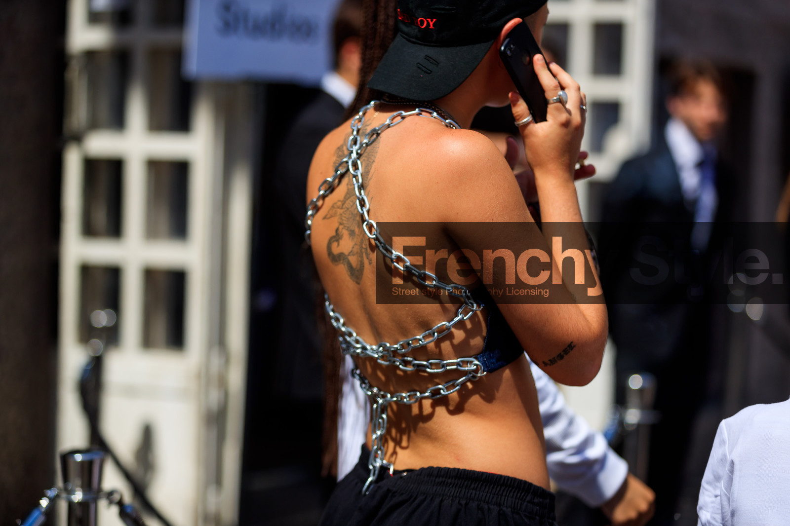 black cap, chains, open back, rings, tattoos, fashion week, frenchystyle, FW, jonathan paciullo, street style, PFW, PARIS, atmosphere details, horizontal, detail, AUTUMN WINTER 2018-2019, FALL WINTER 2018-2019, FW 18-19