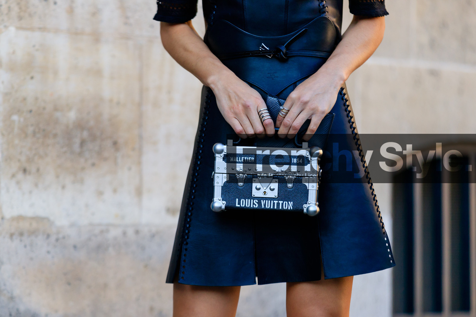 atmosphere details, black and white, black bag, black dress, detail, fashion week, frenchystyle, FW, horizontal, jonathan paciullo, leather bag, leather dress, louis vuitton, PARIS, PFW, SPRING SUMMER 2017, SS 17, street style