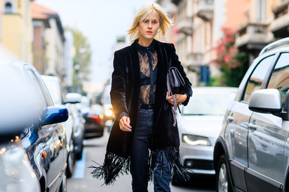 atmosphere details, black bra, black denim, black jacket, black shirt, denim pants, detail, fashion week, frenchystyle, fringes, FW, horizontal, jeans, jonathan paciullo, lace, lace shirt, leather bag, linda tol, MFW, MILAN, see through, SPRING SUMMER 2017, SS 17, street style, tone on tone, total look black, trousers, velvet