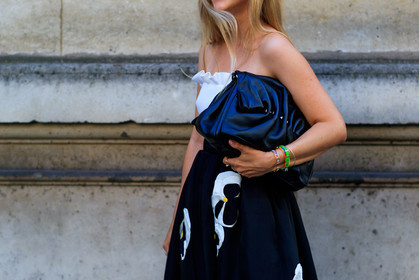 black and white, black bag, black dress, bustier dress, floral, flowers, graphic dress, leather bag, printed dress, valentino, PFW, fashion week, frenchystyle, FW, jonathan paciullo, street style, PARIS, horizontal, atmosphere details, detail, AUTUMN WINTER 2018-2019, FALL WINTER 2018-2019, FW 18-19, Charlotte Groeneveld