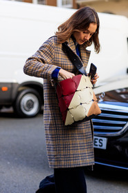 brown coat, checked, graphic bag, graphic jacket, houndstooth pattern, leather bag, plaid, printed bag, printed jacket, red bag, fashion week, frenchystyle, FW, jonathan paciullo, street style, LFW, LONDON, AUTUMN WINTER 2018-2019, AW 18-19, FALL WINTER 2018-2019, FW 18-19, vertical, atmosphere details, detail