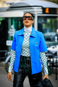 fishnet top, blue shirt, white turtleneck, black sunglasses, black pants, leather pants, fashion week, frenchystyle, FW, jonathan paciullo, street style, AUTUMN WINTER 2022-2023, FALL WINTER 2022_2023, FW 22-23, PFW, PARIS, vertical, detail