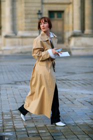 beige trench coat, long trench coat, black pants, flare pants, white leather boots, squared toed shoes, feather details, feather details shirt, white feathers, PARIS, PFW, SPRING SUMMER 2020, SS 20, fashion week, frenchystyle, FW, jonathan paciullo, street style, vertical, full length