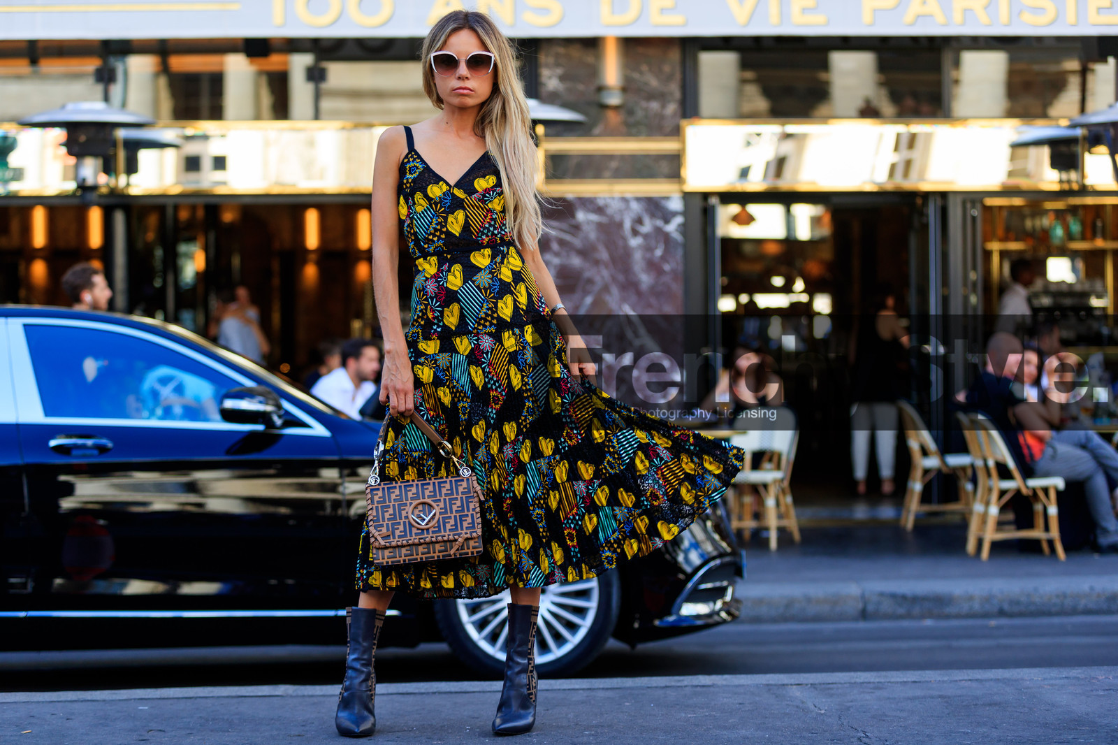 brown bag, fendi, graphic bag, graphic dress, high heels, leather bag, leather shoes, monogram, multicolor dress, pleats, printed bag, printed dress, sunglasses, yellow dress, PFW, fashion week, frenchystyle, FW, jonathan paciullo, street style, PARIS, horizontal, atmosphere details, full length, AUTUMN WINTER 2018-2019, FALL WINTER 2018-2019, FW 18-19, erica pelosini
