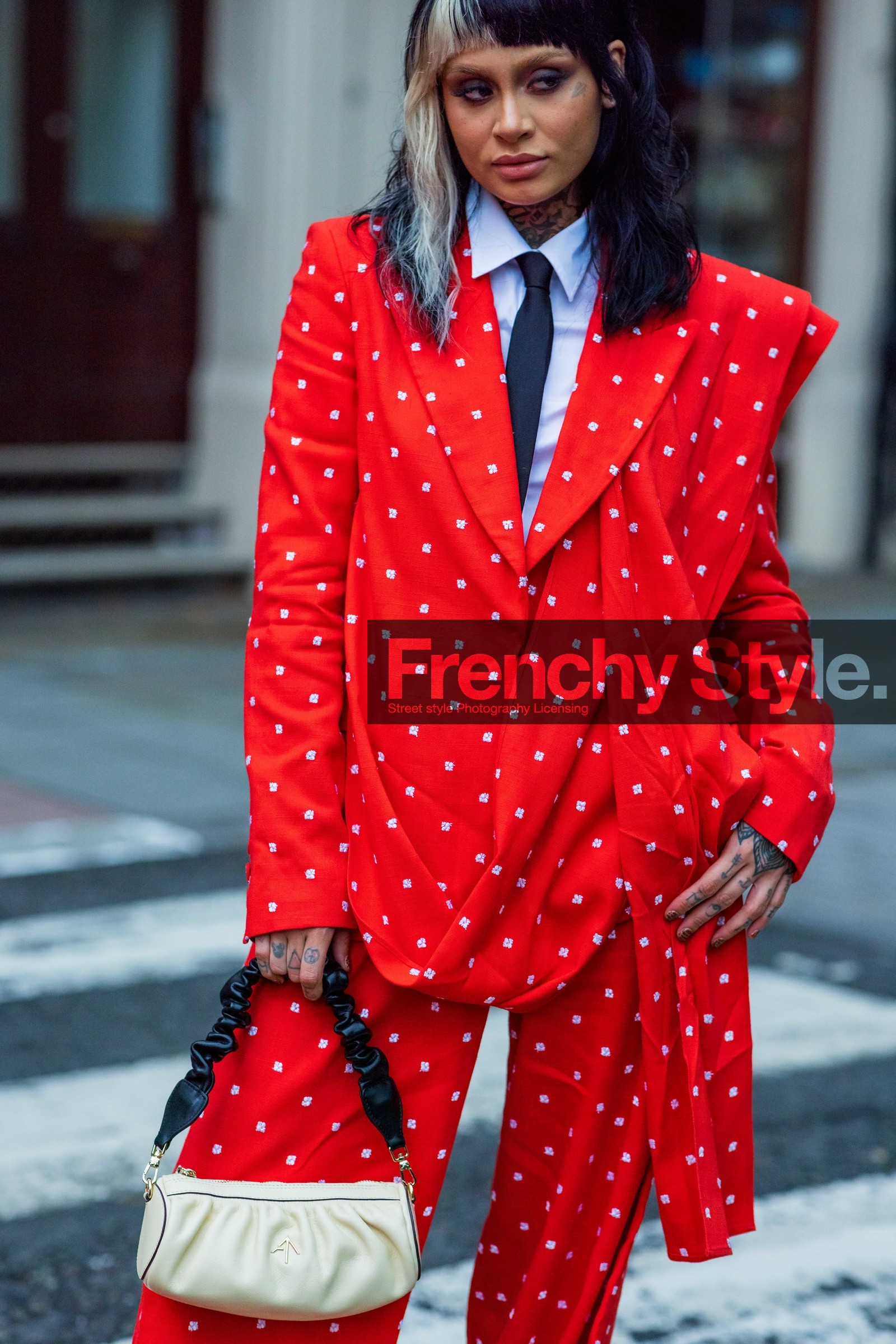 Kehlani, tie, blazer, suit, red, handbag, beige, print, fashion week, frenchystyle, FW, jonathan paciullo, street style, SS 22, SPRING SUMMER 2022, LFW, LONDON, vertical, full length