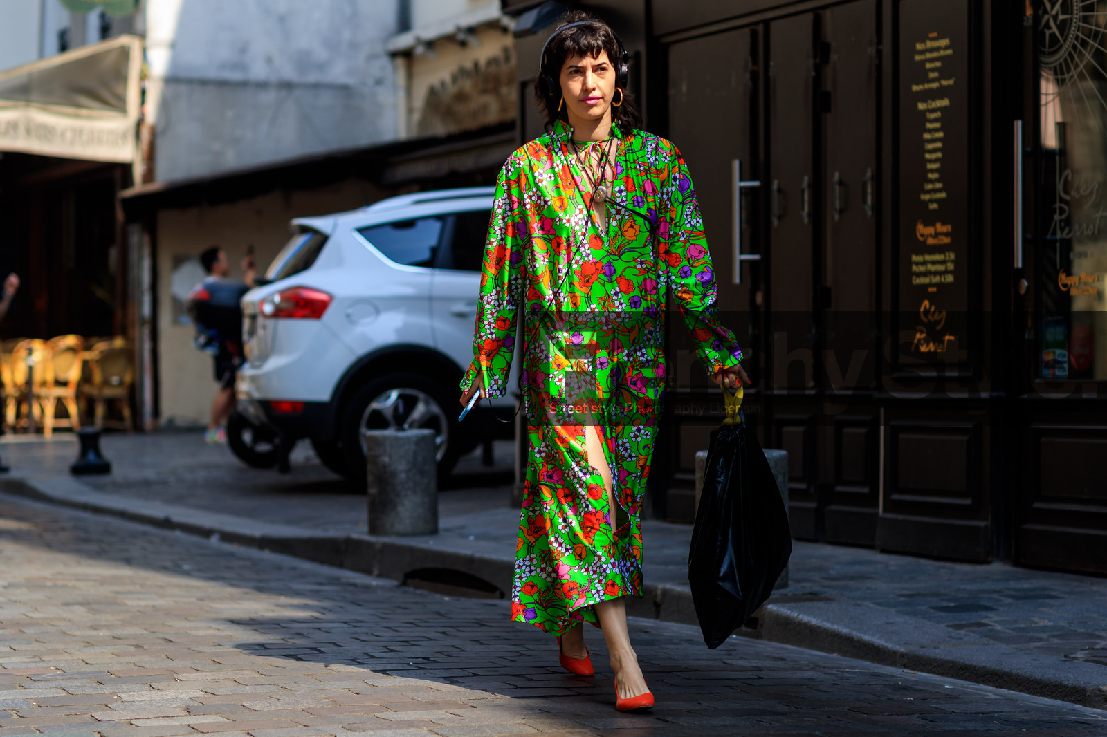 atmosphere details, black bag, fashion week, floral, flower, frenchystyle, full length, FW, green dress, horizontal, jonathan paciullo, leather bag, leather shoes, MENSWEAR, orange shoes, PARIS, PFW, printed dress, SPRING SUMMER 2018, SS 18, street style, vêtements