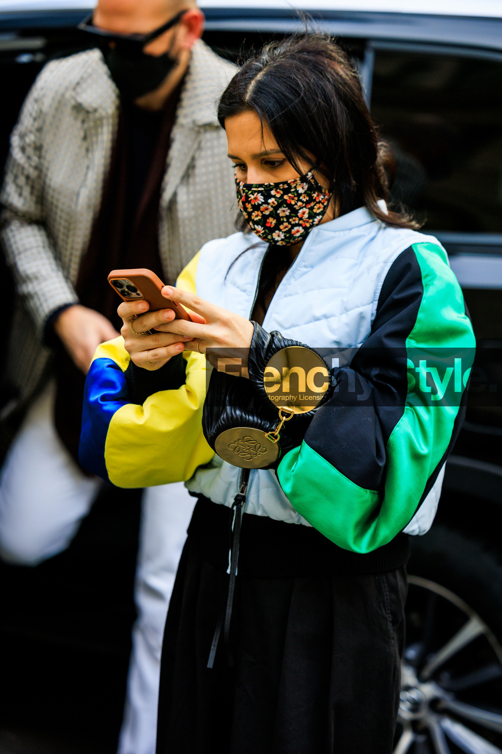printed flowered face mask, multicolor bomber jacket, loewe bracelet, fashion week, frenchystyle, FW, jonathan paciullo, street style, NYFW, NEW YORK, AUTUMN WINTER 2022-2023, FALL WINTER 2022_2023, FW 22-23, vertical, atmosphere details