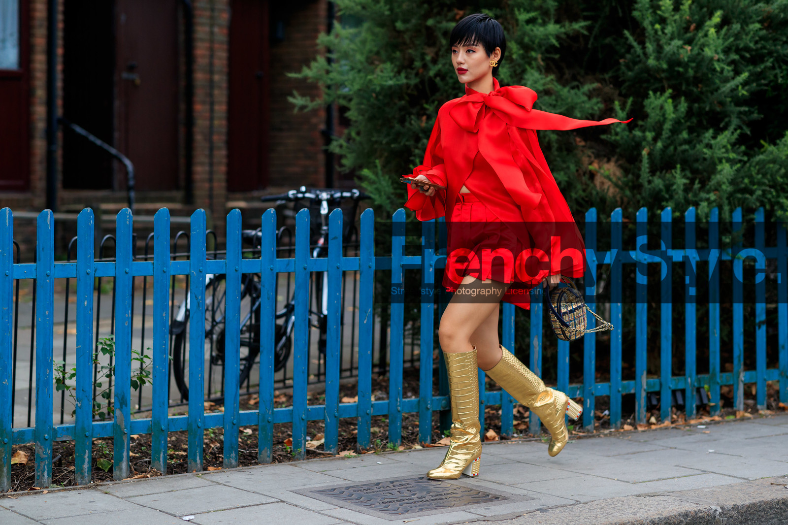 red shirt, red shorts, red total look, lavalliere collar, chanel earrings, logo earrings, chanel bag, tweed bag, golden bag, round shape bag, hand bag, golden boots, high boots, high heels boots, animal skin boots, fashion week, frenchystyle, FW, jonathan paciullo, street style, atmosphere details, horizontal, full length