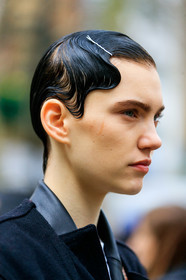 model, hair details, hair clip, make up, make up details, nude make up, close up detail, fashion week, frenchystyle, FW, jonathan paciullo, street style, LFW, LONDON, AUTUMN WINTER 2020-2021, FALL WINTER 2020-2021, FW 20-21, vertical, atmosphere details, detail