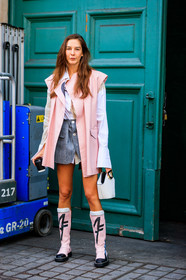 estelle pigault, grey skirt, high boots, leather bag, leather shoes, pink boots, pink jacket, sleeveless, white bag, white shirt, fashion week, frenchystyle, FW, jonathan paciullo, street style, LFW, LONDON, SPRING SUMMER 2019, SS 19, vertical, full length