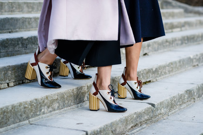 christian dior, golden heel, graphic shoes, high heels, leather shoes, fashion week, frenchystyle, FW, jonathan paciullo, street style, PFW, PARIS, SPRING SUMMER 2017, SS 17, HAUTE COUTURE, atmosphere details, detail, horizontal
