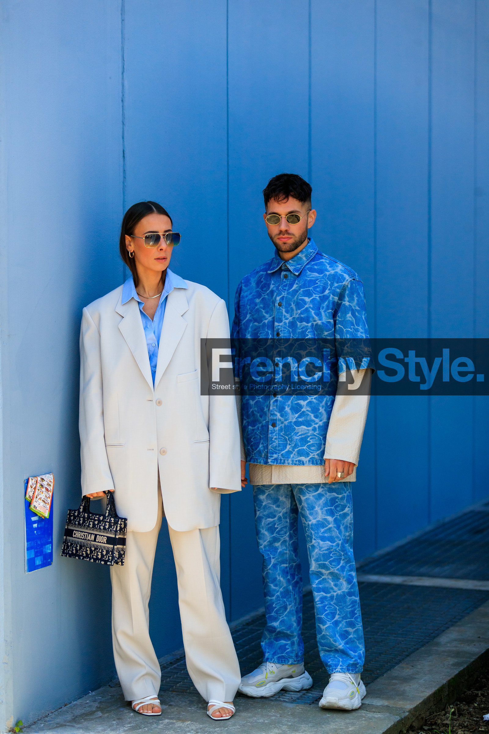 alice & j.s, alice barbier, JS roques, white jacket, white pants, blue shirt, blue pants, tie and dye shirt, tie and dye pants, denim shirt, blue jeans, short sleeves shirt, dior bag, hand bag, monogrammed bag, navy blue bag, oversize jacket, oversize pants, white leather sneakers, white sneakers, fashion week, frenchystyle, FW, jonathan paciullo, street style, MFW, MILAN, AUTUMN WINTER 2020-2021, FALL WINTER 2020-2021, FW 20-21, vertical, full length
