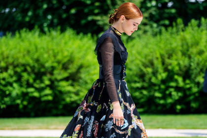 black belt, black shirt, choker, christian dior, graphic dress, graphic skirt, necklace, printed dress, printed skirt, fashion week, frenchystyle, FW, jonathan paciullo, street style, PFW, PARIS, horizontal, atmosphere details, detail, AUTUMN WINTER 2018-2019, FALL WINTER 2018-2019, FW 18-19