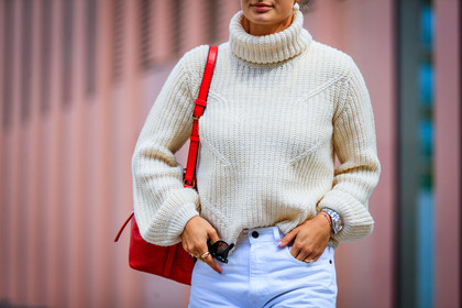 denim pants, jeans, leather bag, red bag, rings, trousers, white denim, white knit, fashion week, frenchystyle, FW, jonathan paciullo, street style, LFW, LONDON, SPRING SUMMER 2019, SS 19, atmosphere details, horizontal, detail