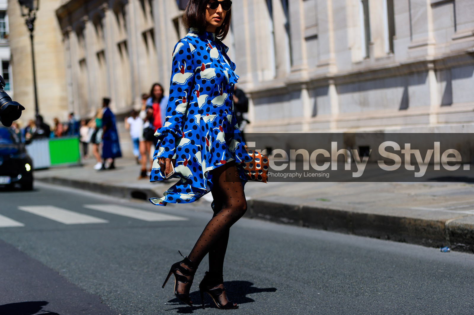 atmosphere details, AUTUMN WINTER 2016-2017, AW 16-17, black sandals, blue dress, detail, FALL WINTER 2016-2017, fashion week, frenchystyle, FW, FW 16-17, graphic clutch, graphic dress, HAUTE COUTURE, high heels, horizontal, jonathan paciullo, MENSWEAR, nausheen shah, orange bag, PARIS, PFW, polka dot, printed clutch, printed dress, satin stitch, street style, suede shoes, sunglasses, tights