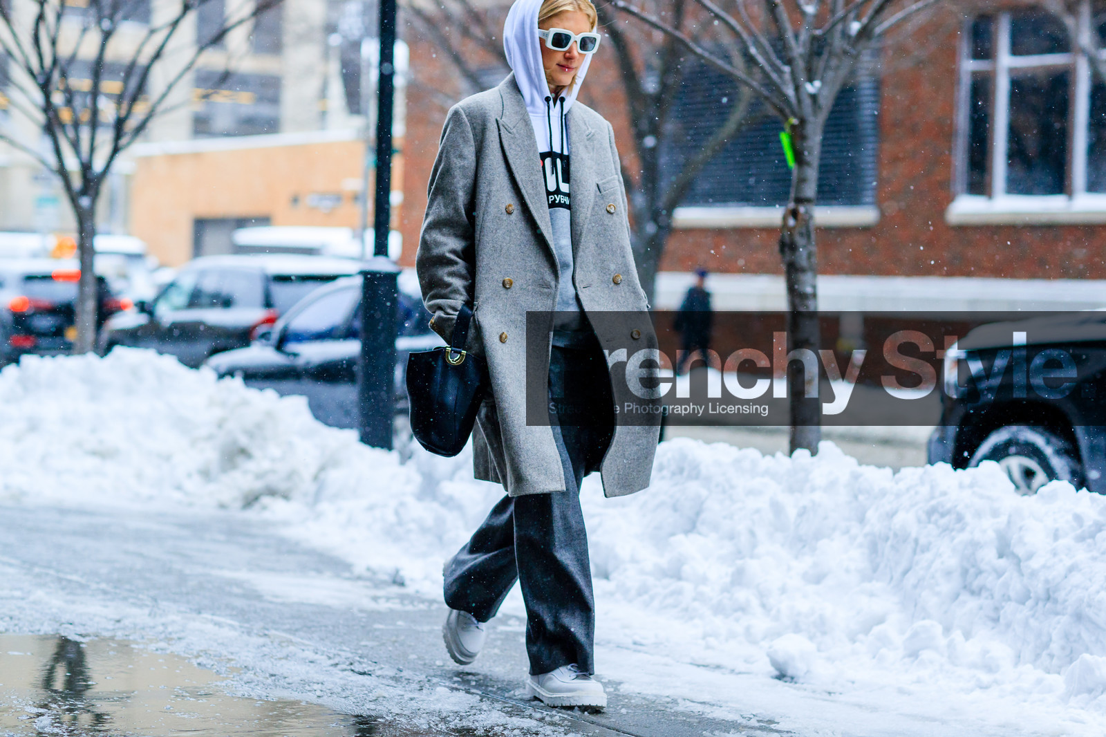 atmosphere details, AUTUMN WINTER 2017-2018, AW 17-18, black bag, detail, FALL WINTER 2017-2018, fashion week, fila, frenchystyle, FW, FW 17-18, gosha rubchinskiy, grey coat, grey pants, grey sweater, hoodie, horizontal, jonathan paciullo, leather bag, leather sneakers, NEW YORK, NYFW, street style, sunglasses, trousers, white sneakers