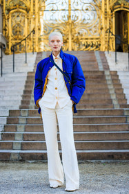 white hair, blue jacket, model, white shirt, buttoned shirt, white trousers, tabi boots, margiela boots, white boots, fashion week, frenchystyle, FW, jonathan paciullo, street style, PARIS, PFW, SPRING SUMMER 2022, SS 22, full length, vertical