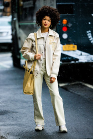 telfar bag, crossbody bag, telfar beige bag, beige handbag, telfar cabas bag, black leather jacket, leather jacket, white jacket, white pants, full white look, red nails, ring, new balance, white sneakers, fashion week, frenchystyle, FW, jonathan paciullo, street style, NYFW, NEW YORK, AUTUMN WINTER 2022-2023, FALL WINTER 2022_2023, FW 22-23, vertical, full length