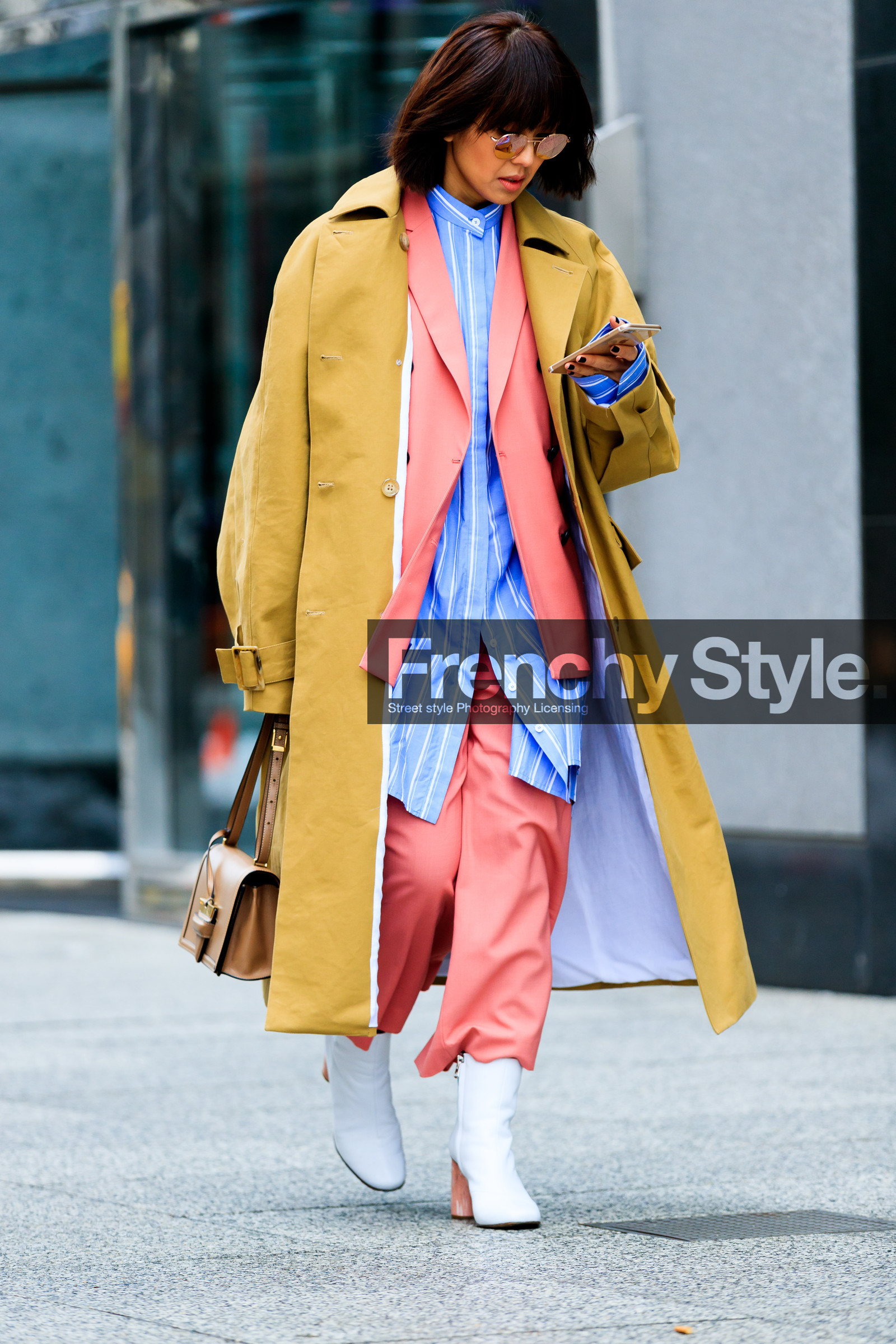 3_WHO, AUTUMN WINTER 2017-2018, AW 17-18, beige bag, beige coat, blazer, blue shirt, FALL WINTER 2017-2018, fashion week, frenchystyle, full length, FW, FW 17-18, high heels, jonathan paciullo, leather bag, leather boots, liz yu, NEW YORK, NYFW, overcoat, pink heels, pink jacket, pink pants, street style, striped shirt, sunglasses, trench coat, trousers, varnished leather shoes, vertical, white boots