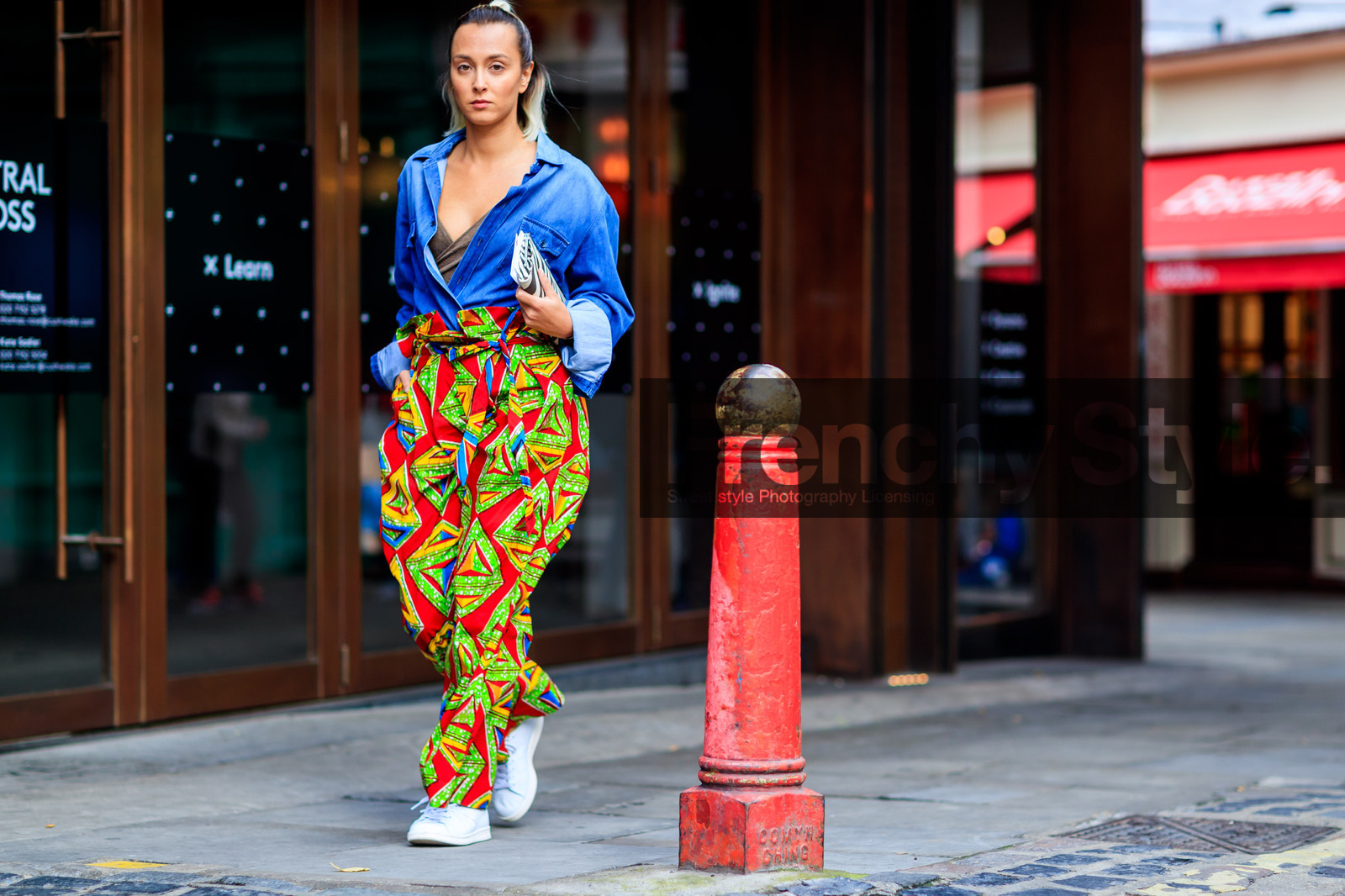 adidas, atmosphere details, blue denim, denim shirt, fashion week, frenchystyle, full length, FW, graphic pants, horizontal, jonathan paciullo, leather bag, leather shoes, LFW, LONDON, multicolor pants, printed pants, red pants, SPRING SUMMER 2018, SS 18, stan smith, street style, trousers, white sneakers