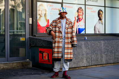 beige hat, bordeaux, brown coat, bucket hat, burgundy, checked, graphic jacket, grey pants, grey sweater, leather shoes, necklace, orange coat, plaid, printed jacket, red shoes, red socks, sunglasses, sweatpants, tartan, fashion week, frenchystyle, FW, jonathan paciullo, street style, LFW, LONDON, AUTUMN WINTER 2019-2020, AW 19-20, FW 19-20, FALL WINTER 2019-2020, horizontal, atmosphere details, full length